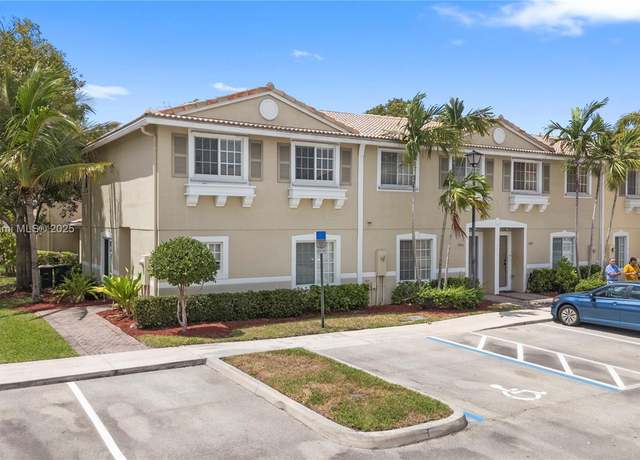Property at 5951 London Ln, Tamarac, FL 33321, 3 beds, 2.5 baths