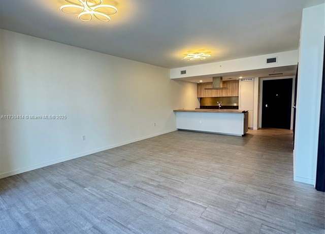 Property at 1000 Brickell Plz #3214, Miami, FL 33131, 1 bed, 1.5 baths