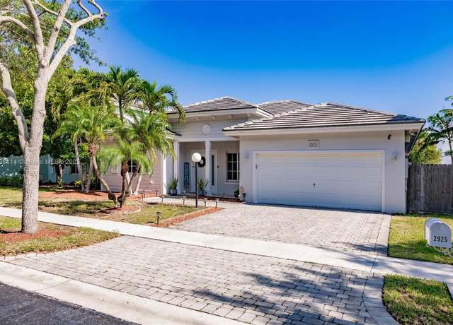 Property at 2925 NE 4th St, Homestead, FL 33033, 4 beds, 3 baths