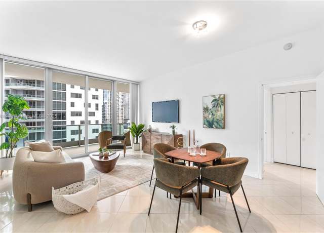 Property at 1331 Brickell Bay Dr #1706, Miami, FL 33131, 1 bed, 1 bath