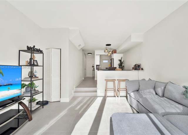 Property at 10900 SW 104th St #102, Miami, FL 33176, 2 beds, 1.5 baths