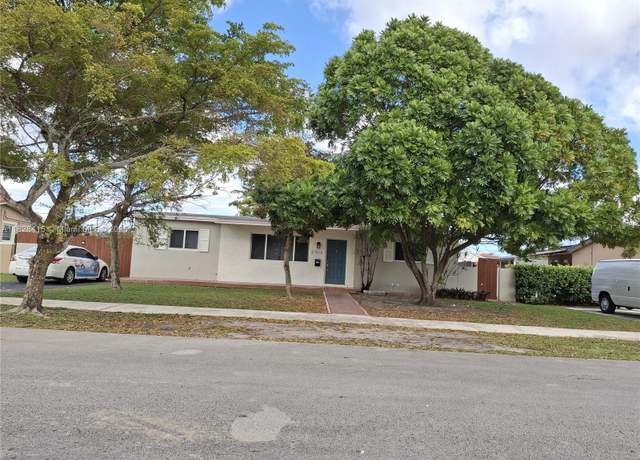 Property at 2915 SW 92nd Pl, Miami, FL 33165, 3 beds, 2 baths