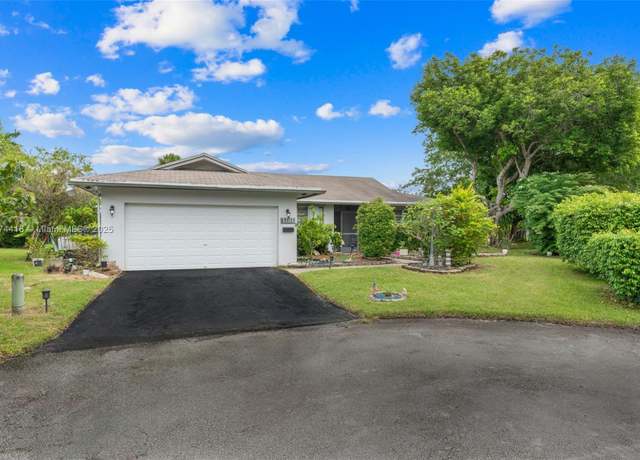 Property at 5106 Bayberry Ln, Tamarac, FL 33319, 3 beds, 3 baths