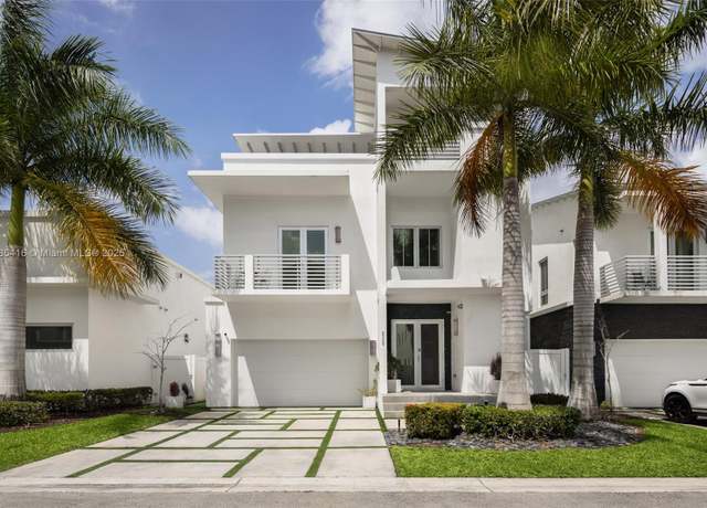 Property at 8249 NW 33rd Ter, Doral, FL 33122, 4 beds, 4.5 baths