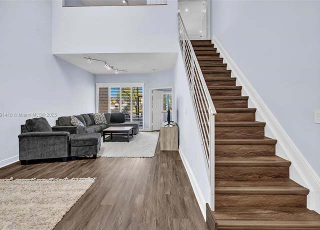 Property at 23140 Island Vw #3, Boca Raton, FL 33433, 3 beds, 2.5 baths