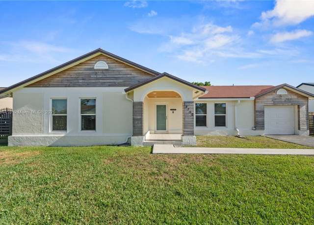 Property at 13752 SW 285th St, Homestead, FL 33033, 3 beds, 2 baths