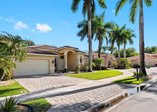 Property at 2510 Jardin Dr, Weston, FL 33327, 5 beds, 3 baths