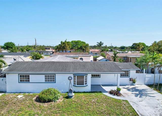 Property at 7950 NW 174th Ter, Hialeah, FL 33015, 4 beds, 3 baths