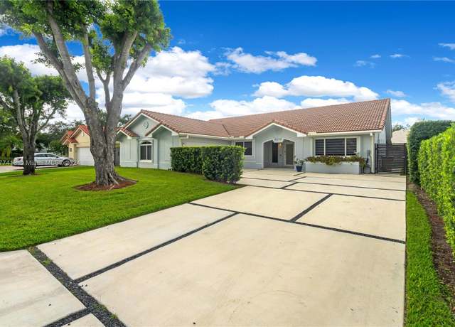 Property at 4870 Winkfield Way, Davie, FL 33331, 3 beds, 2 baths