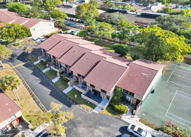 Property at 4742 Sheridan St #6, Hollywood, FL 33021, 3 beds, 2.5 baths