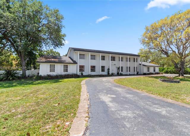 Property at 8350 SW 98 Th St, Miami, FL 33156, 6 beds, 4.5 baths