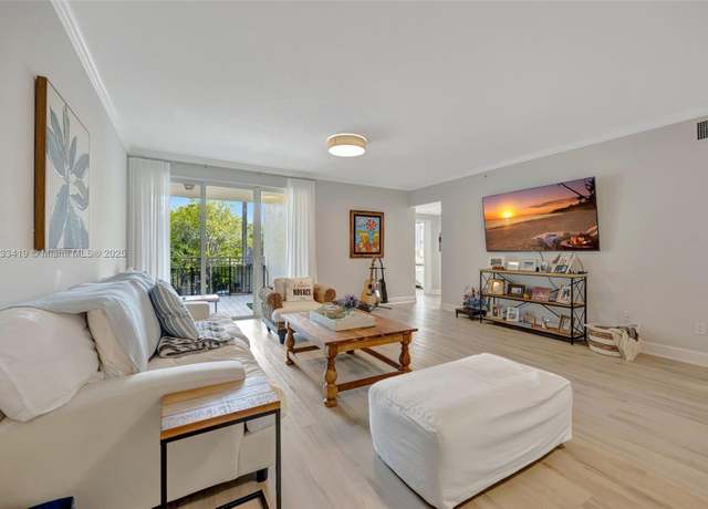 Property at 7588 SW 102nd St #203, Pinecrest, FL 33156, 4 beds, 2.5 baths