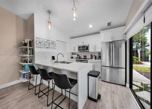 Property at 22312 Pineapple Walk Dr, Boca Raton, FL 33433, 2 beds, 2 baths