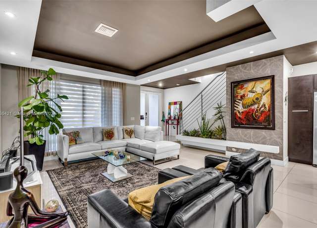 Property at 6414 NW 104th Ct, Doral, FL 33178, 4 beds, 3.5 baths