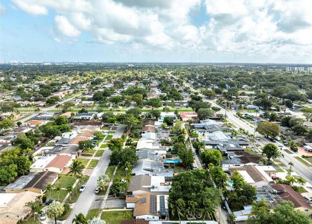 Property at 2220 N 55th Ave, Hollywood, FL 33021, 4 beds, 3 baths