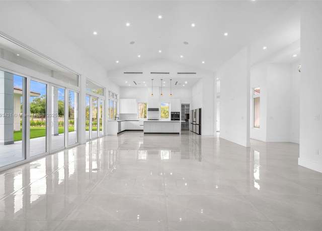Property at 7900 SW 70th St, Miami, FL 33143, 6 beds, 7 baths