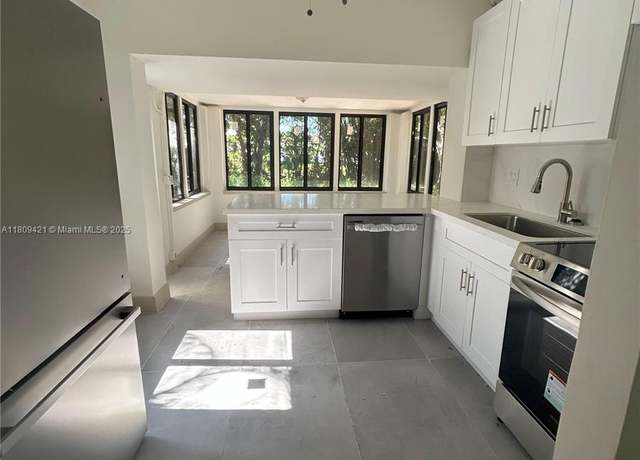 Property at 421 SW 11th St, Fort Lauderdale, FL 33315, 2 beds, 1 bath