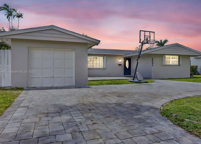 Property at 2221 N 43rd Ave, Hollywood, FL 33021, 4 beds, 3 baths