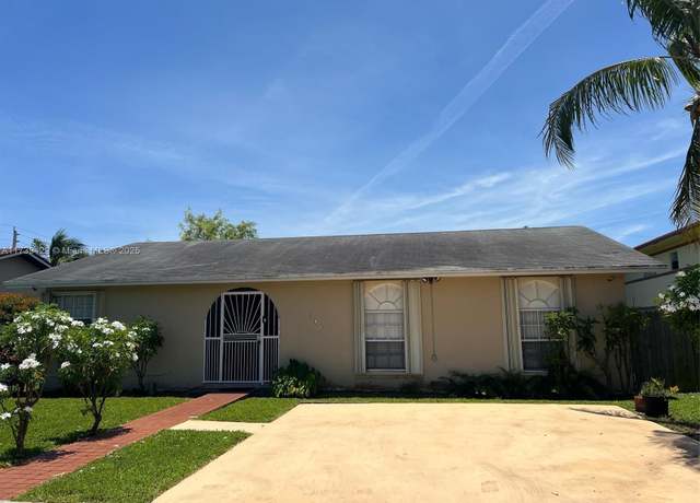 Property at 809 SW 10th St, Hallandale Beach, FL 33009, 3 beds, 2 baths