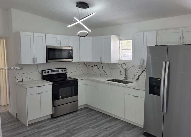 Property at 2248 Marina Park Dr, Fort Myers, FL 33905, 3 beds, 2 baths