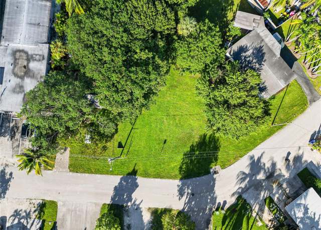 Property at 827 NE 14th Pl, Fort Lauderdale, FL 33304