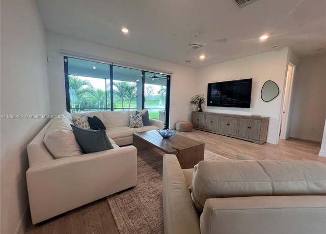 Property at 2814 Primrose Pl, Oakland Park, FL 33309, 4 beds, 3 baths