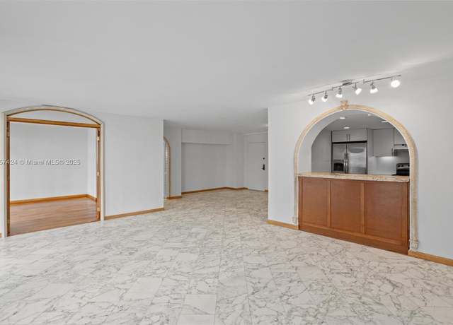 Property at 1450 Brickell Bay Dr #515, Miami, FL 33131, 2 beds, 2 baths
