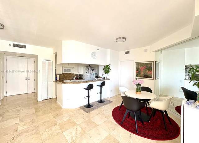 Property at 808 Brickell Key Dr #1103, Miami, FL 33131, 1 bed, 1.5 baths