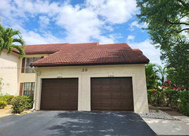 Property at 3201 Jog Park Dr, Green Acres, FL 33467, 3 beds, 2 baths