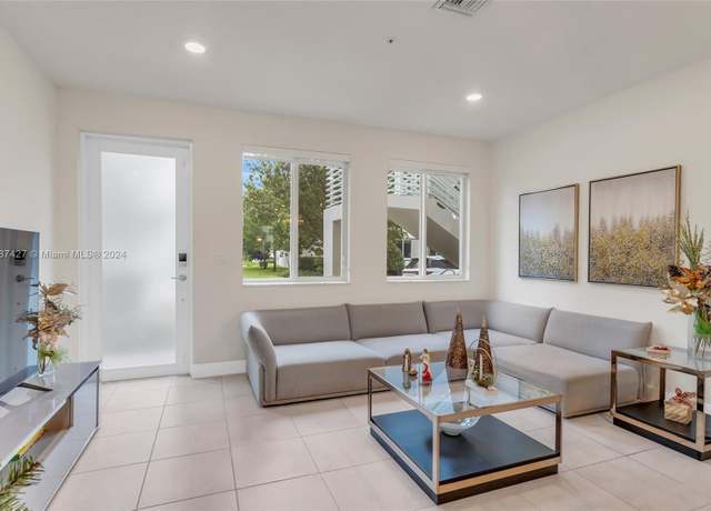 Property at 6425 NW 103rd Pl #102, Doral, FL 33178, 3 beds, 2.5 baths