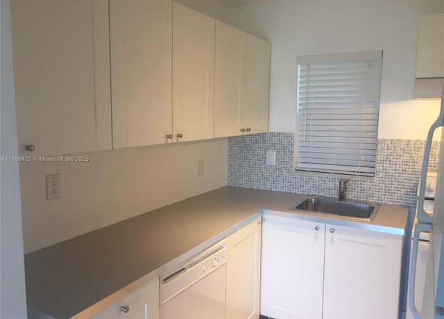 Property at 1701 Washington St #503, Hollywood, FL 33020, 1 bed, 1.5 baths