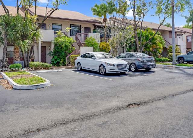 Property at 9928 Nob Hill Ct, Sunrise, FL 33351, 8 beds, 8 baths