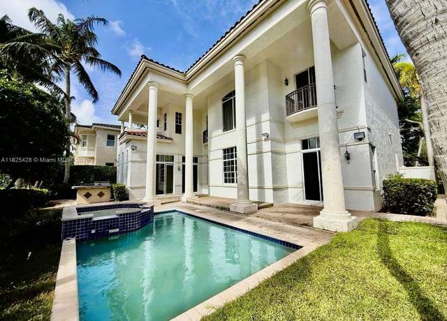 Property at 996 Sanibel Dr, Hollywood, FL 33019, 5 beds, 5.5 baths