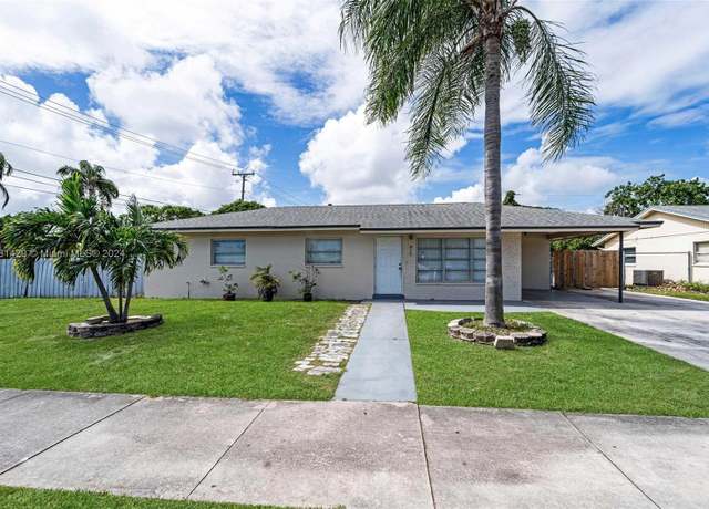 Property at 617 S 12th St, Lantana, FL 33462, 4 beds, 3 baths