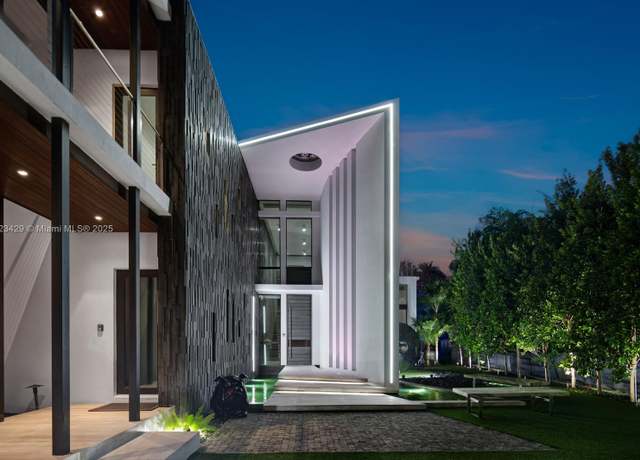 Property at 528 Lakeview Ct, Miami Beach, FL 33140, 5 beds, 6.5 baths