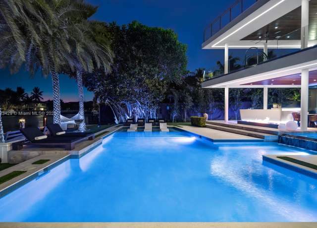 Property at 528 Lakeview Ct, Miami Beach, FL 33140, 5 beds, 6.5 baths