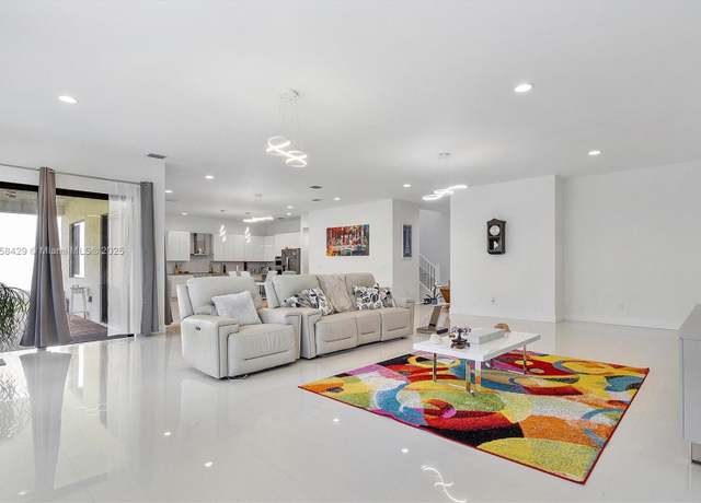 Property at 4406 SW 178th Ave, Miramar, FL 33029, 4 beds, 3.5 baths