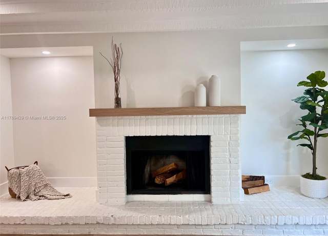 Property at 108 Abaco Dr, Palm Springs, FL 33461, 3 beds, 3 baths