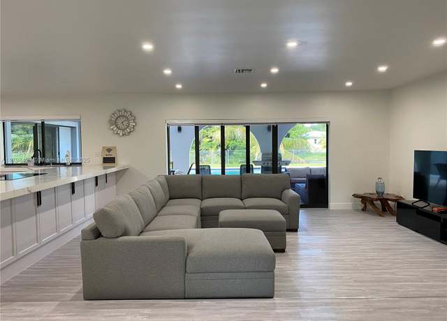Property at 810 SW 66th Ave, Plantation, FL 33317, 5 beds, 3 baths
