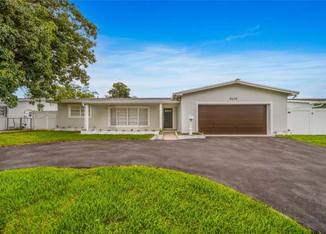 Property at 8420 Pasadena Blvd, Pembroke Pines, FL 33024, 5 beds, 4 baths