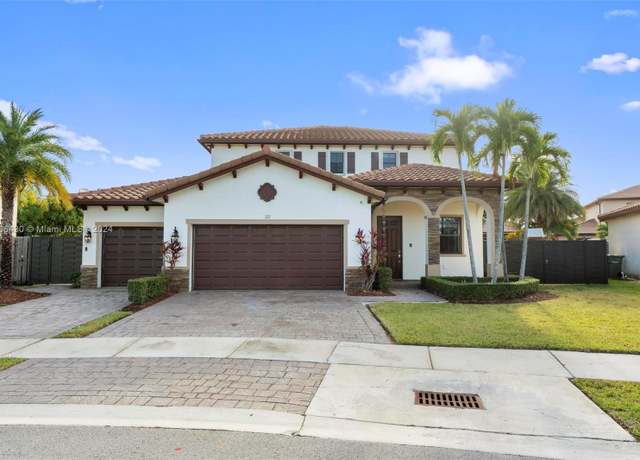 Property at 221 SE 35th Ave, Homestead, FL 33033, 5 beds, 3.5 baths