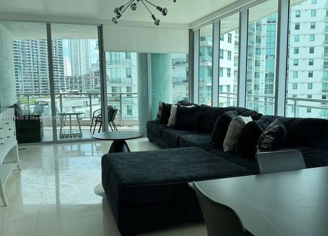 Property at 90 SW 3rd St #1913, Miami, FL 33130, 2 beds, 2.5 baths