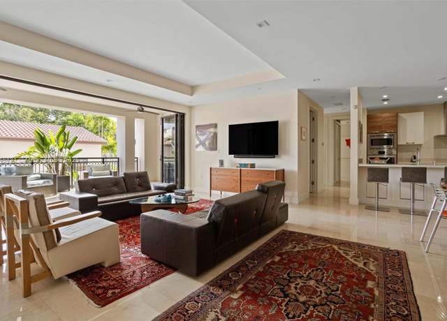 Property at 718 Valencia Ave #207, Coral Gables, FL 33134, 2 beds, 2.5 baths