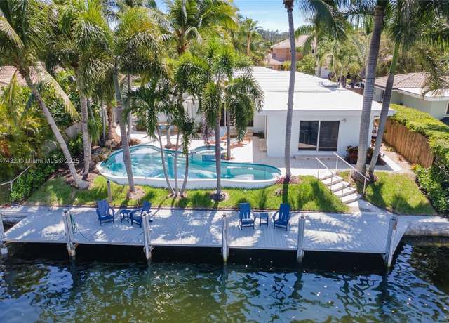 Property at 2513 SE 12th St, Pompano Beach, FL 33062, 3 beds, 2.5 baths