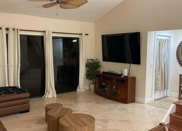 Property at 1634 N 15th Ter, Hollywood, FL 33020, 2 beds, 2 baths