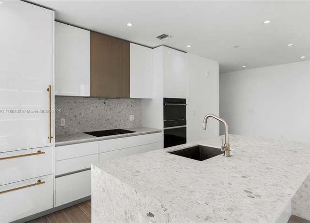 Property at 2678 Tigertail Ave #1707, Miami, FL 33133, 3 beds, 3.5 baths
