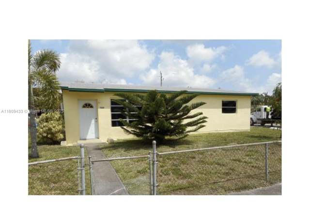 Property at 7821 NW 30 St, Davie, FL 33024, 3 beds, 2 baths