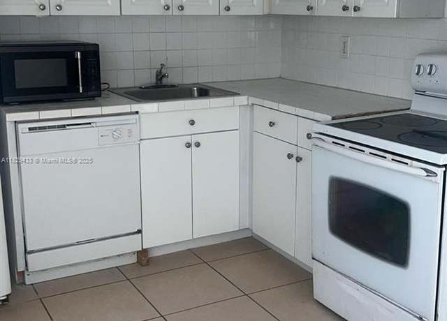 Property at 4820 NW 9th Dr #4820, Plantation, FL 33317, 2 beds, 1.5 baths