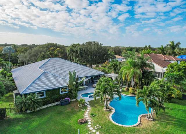 Property at 12555 SW 34th Pl, Davie, FL 33330, 4 beds, 3 baths