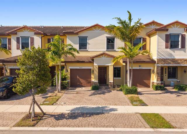 Property at 4663 Blazer Ter #4663, Davie, FL 33314, 3 beds, 2.5 baths